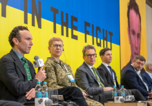 На полі бою: Україна рухається проти течії? | Спеціальна зустріч YES «Два роки — боротьба триває» 