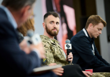 Чи може штучний інтелект завершити війну та посилити демократії у протистоянні з автократіями? | YES 2026