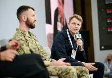Чи може штучний інтелект завершити війну та посилити демократії у протистоянні з автократіями? | YES 2026