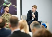 Чи може штучний інтелект завершити війну та посилити демократії у протистоянні з автократіями? | YES 2026