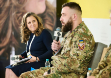 Чи варто Україні розраховувати лише на себе? | Спеціальна зустріч YES 24 лютого 2026 року