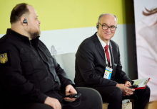 Політика завершення війни: виборці, настрої та лідерство | Спеціальна зустріч YES 24 лютого 2026 року