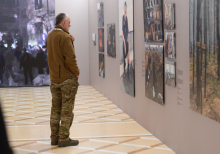 Відкриття виставки «Російські військові злочини» під час неформальної зустрічі YES "Один рік – боротьба триває"
