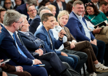 Як закінчити війну? | YES 2025
